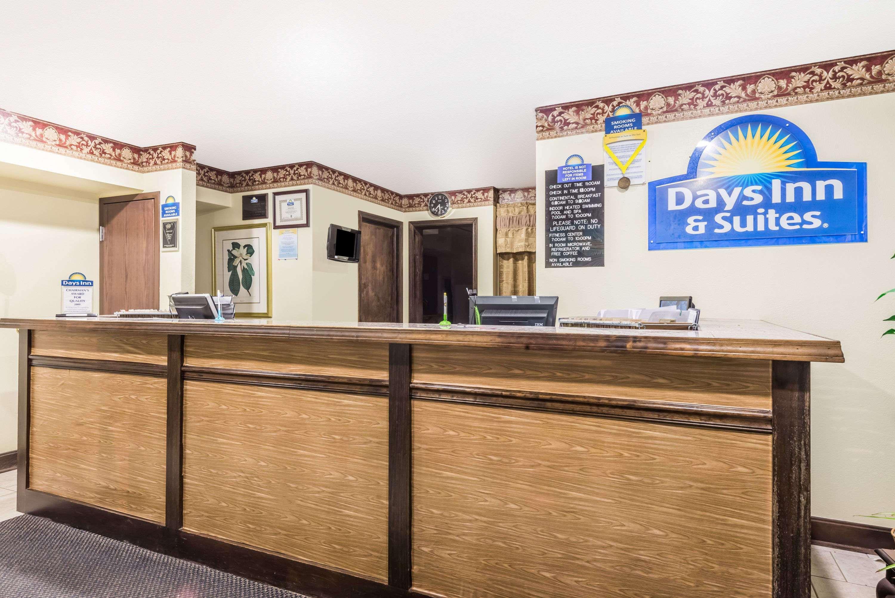 Days Inn & Suites By Wyndham Youngstown / Girard Ohio מראה חיצוני תמונה
